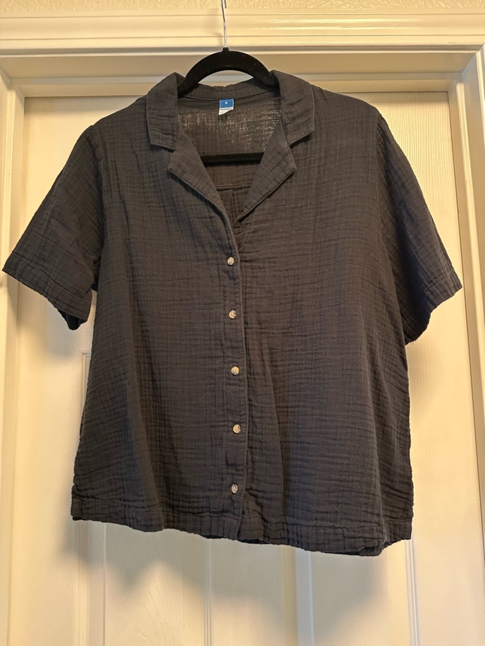 Old Navy Black Crinkle Gauze Button-Down Shirt